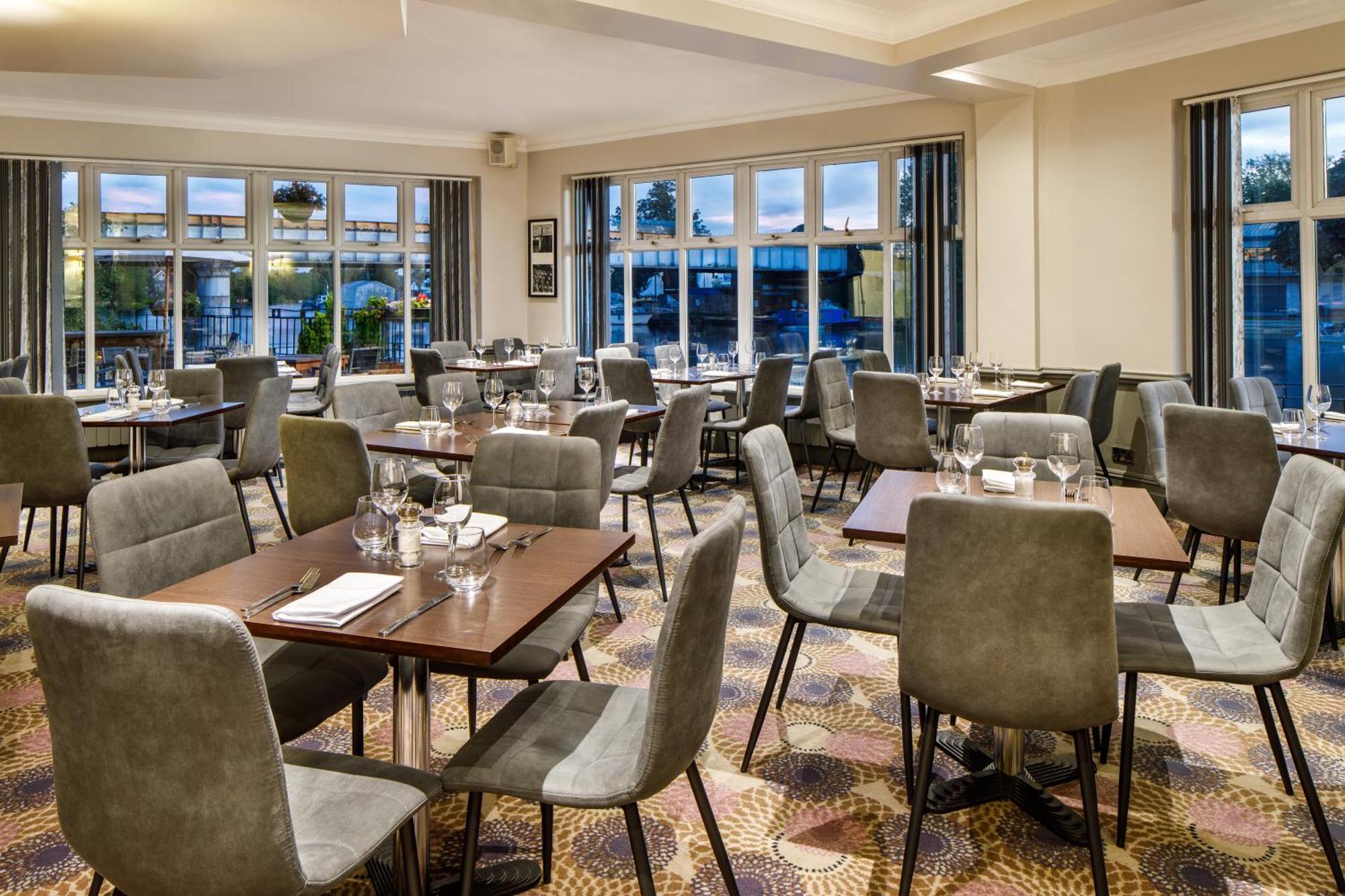 Sunday London Staines-Upon-Thames Heathrow T5 Hotel Exterior photo