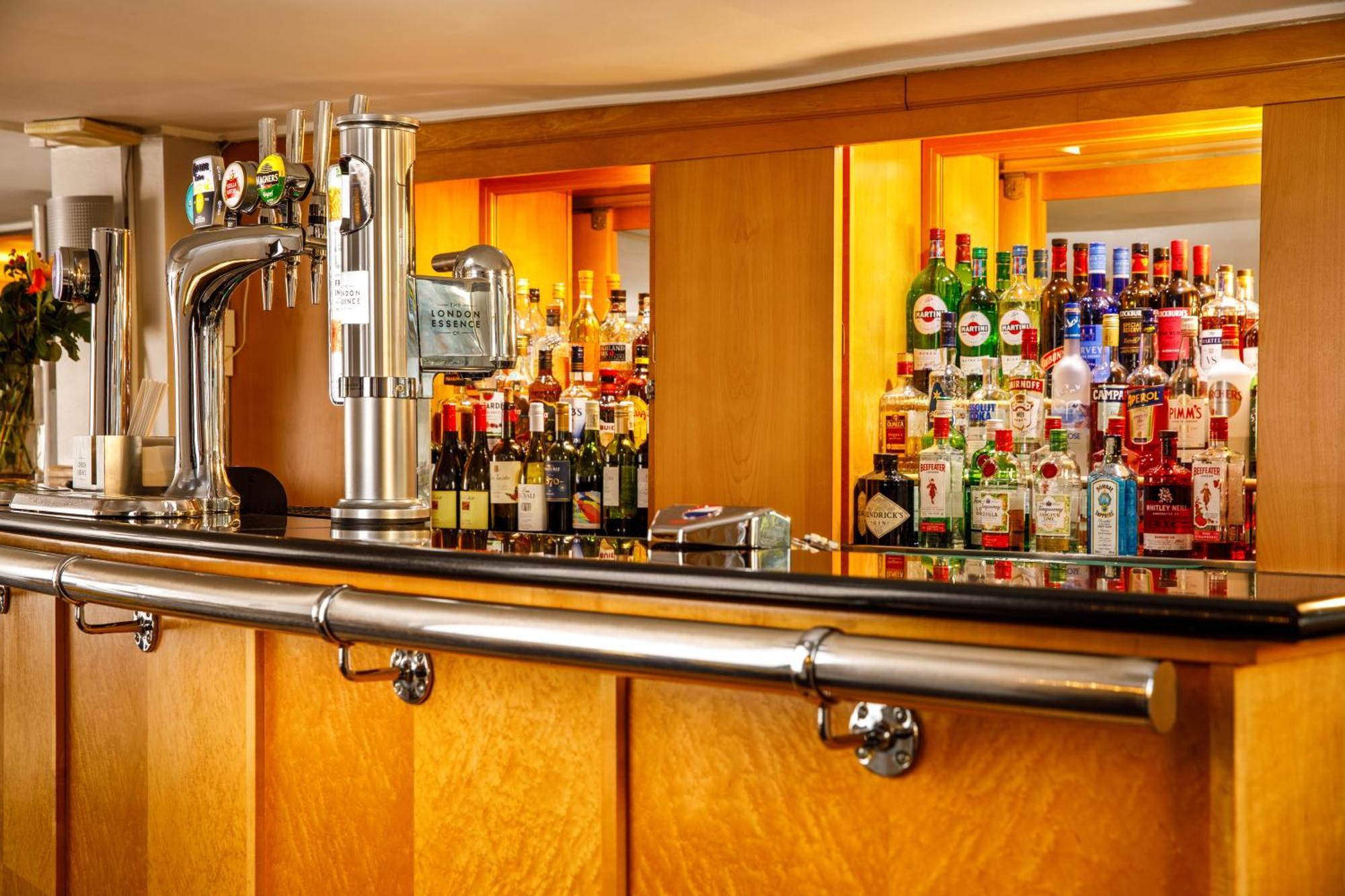 Sunday London Staines-Upon-Thames Heathrow T5 Hotel Exterior photo
