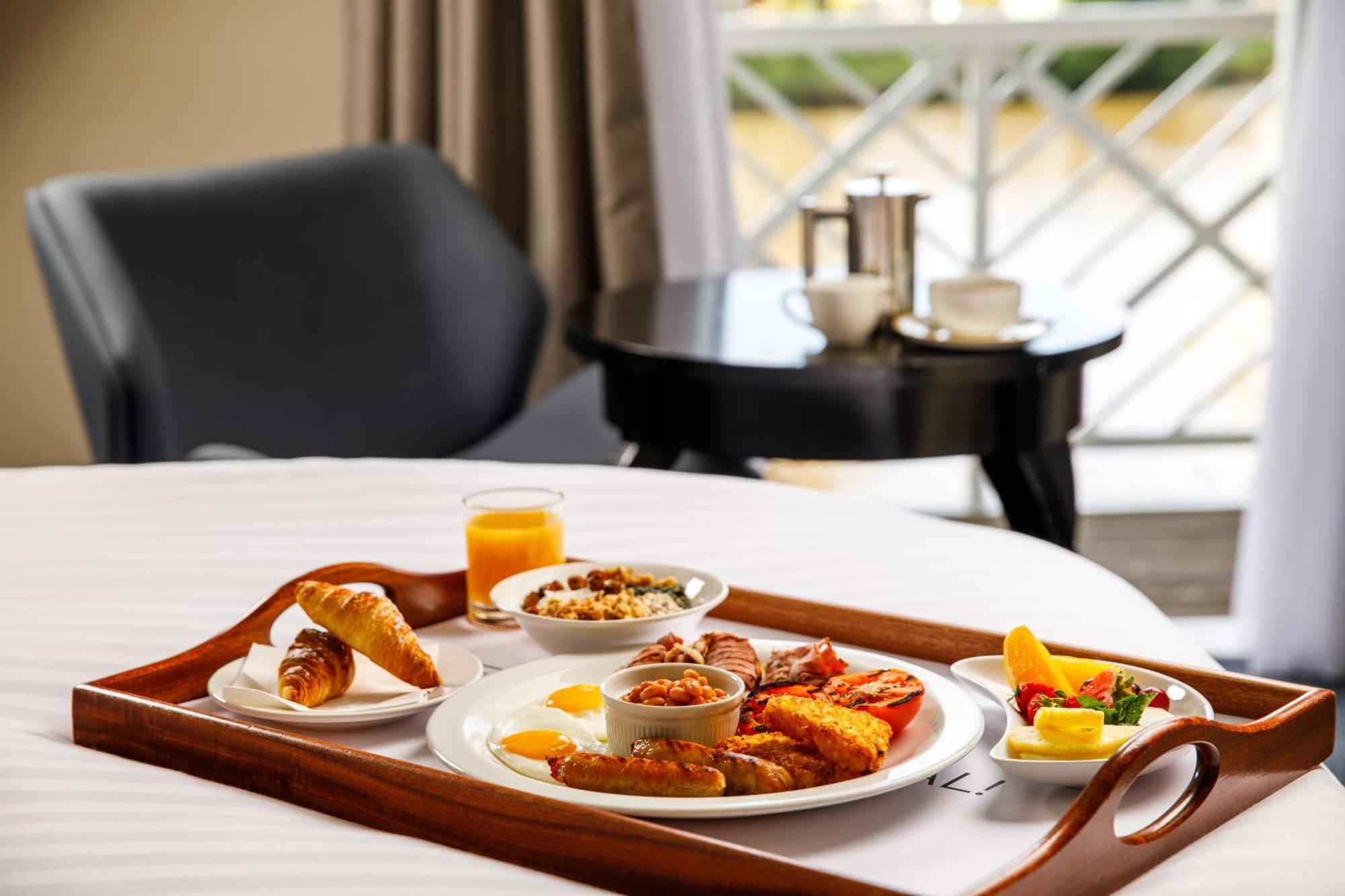 Sunday London Staines-Upon-Thames Heathrow T5 Hotel Exterior photo
