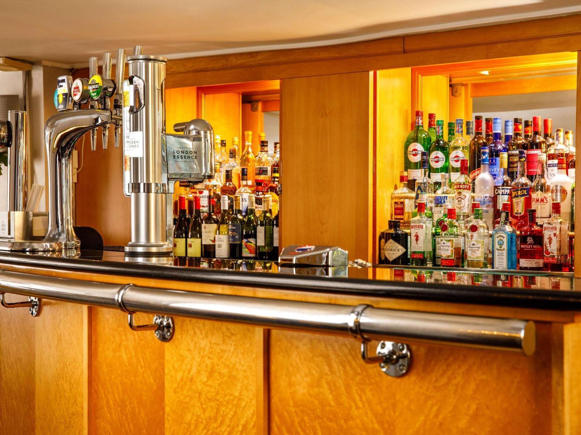 Sunday London Staines-Upon-Thames Heathrow T5 Hotel Exterior photo