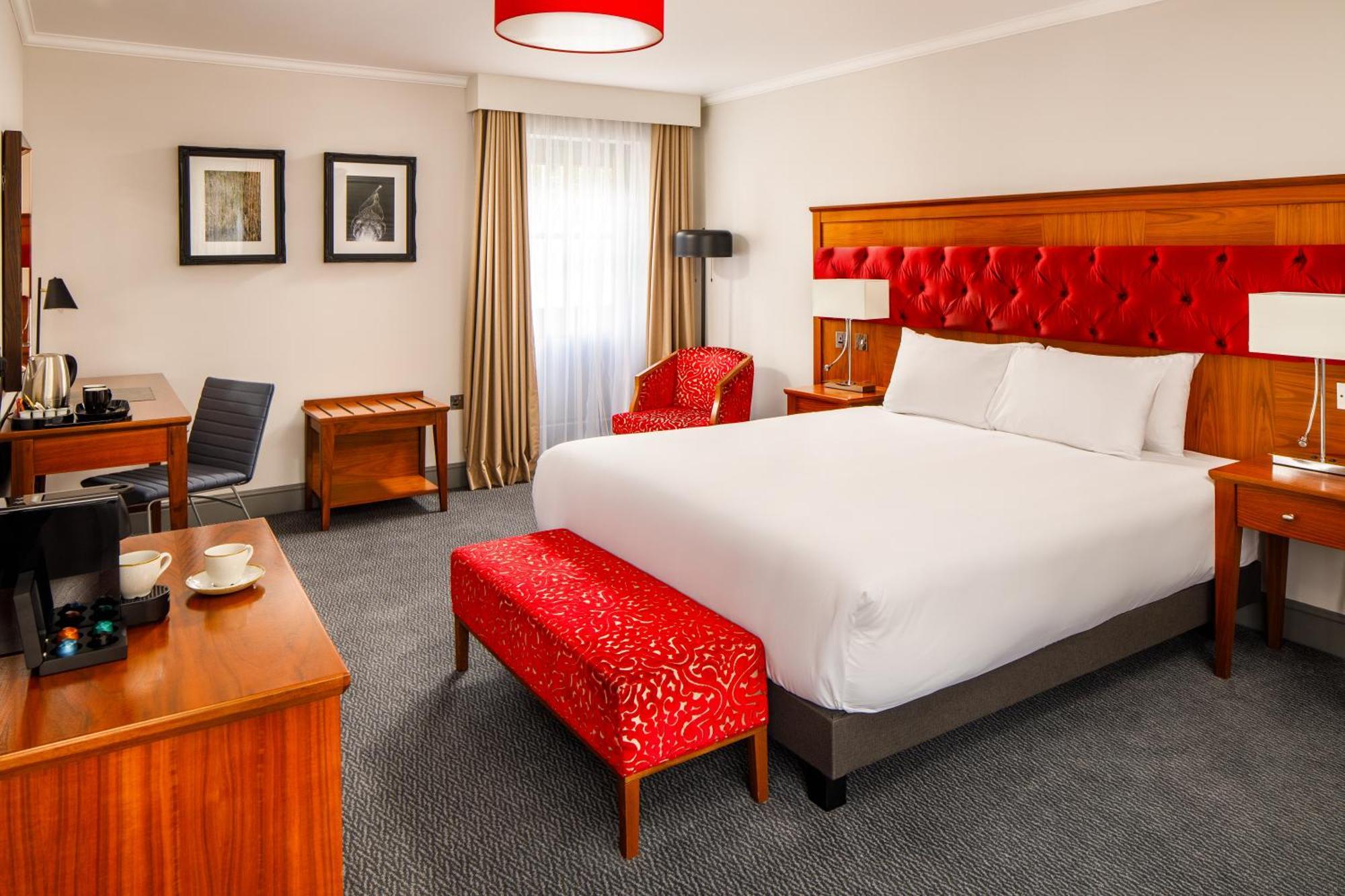 Sunday London Staines-Upon-Thames Heathrow T5 Hotel Exterior photo