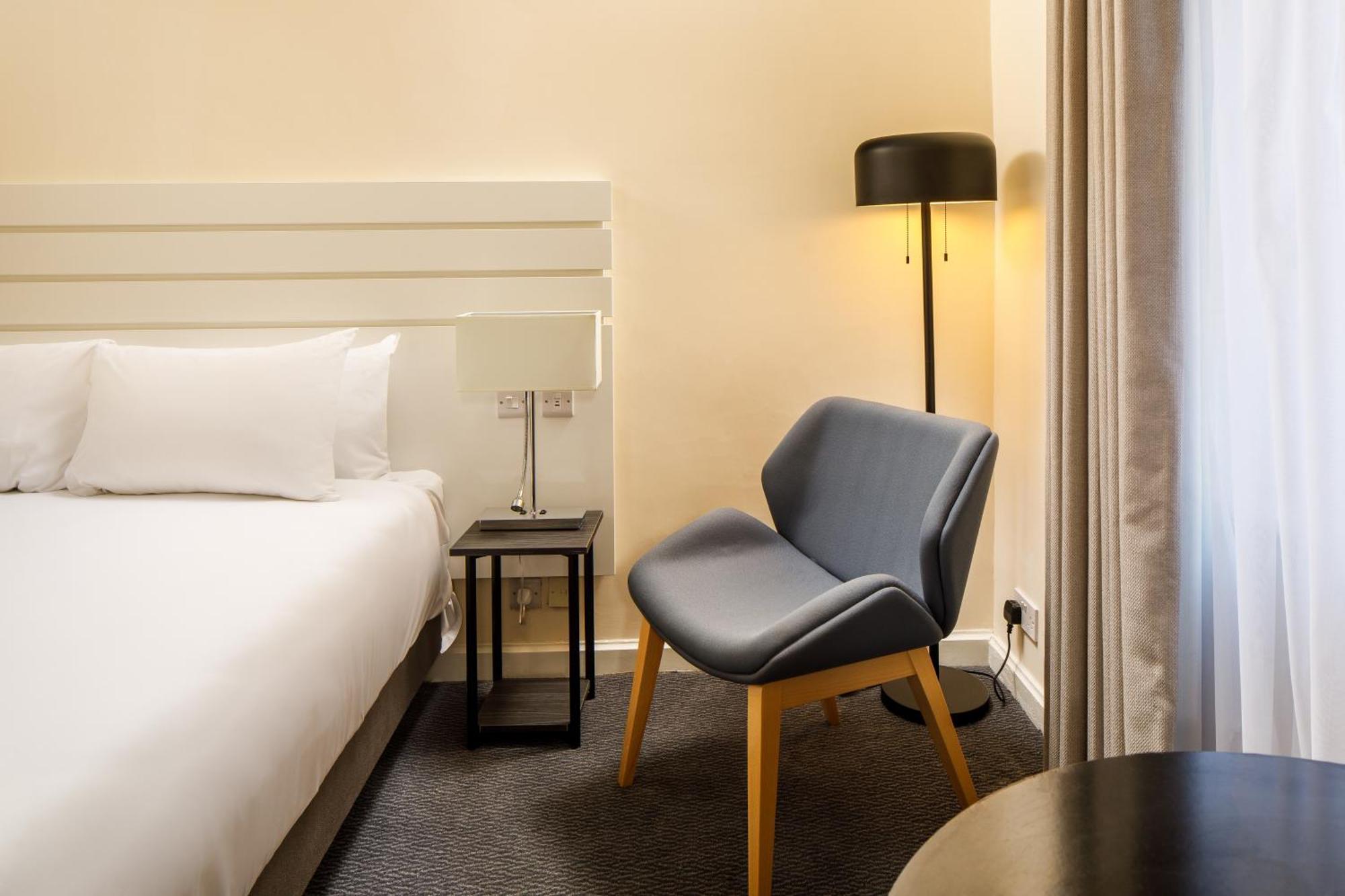 Sunday London Staines-Upon-Thames Heathrow T5 Hotel Exterior photo